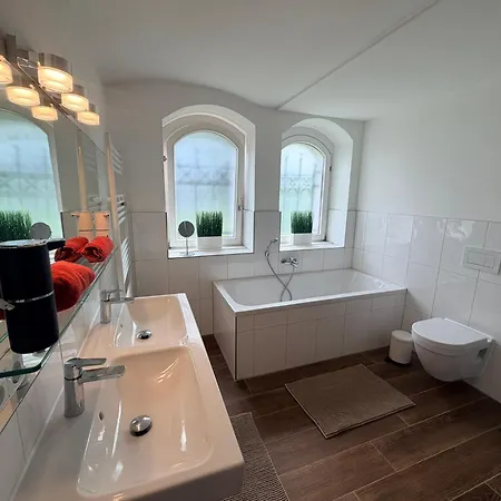 Historica 250qm Mit Garten, Dart, Tischkicker, Parkplatz, Free Wifi Appartement Rostock