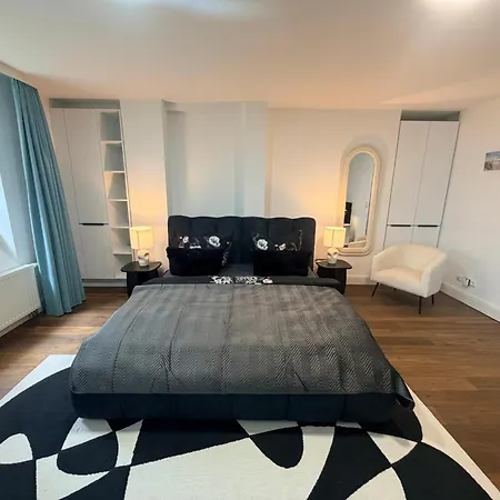 Appartement Historica 250qm Mit Garten, Dart, Tischkicker, Parkplatz, Free Wifi
