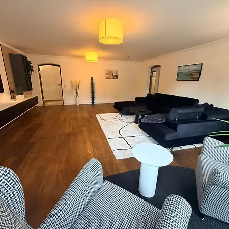 Appartement Historica 250qm Mit Garten, Dart, Tischkicker, Parkplatz, Free Wifi Rostock