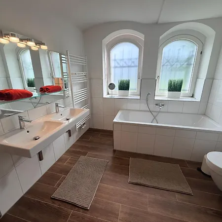 Appartement Historica 250qm Mit Garten, Dart, Tischkicker, Parkplatz, Free Wifi *
