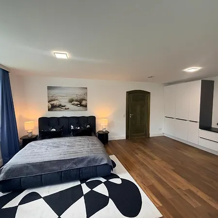 Appartement Historica 250qm Mit Garten, Dart, Tischkicker, Parkplatz, Free Wifi